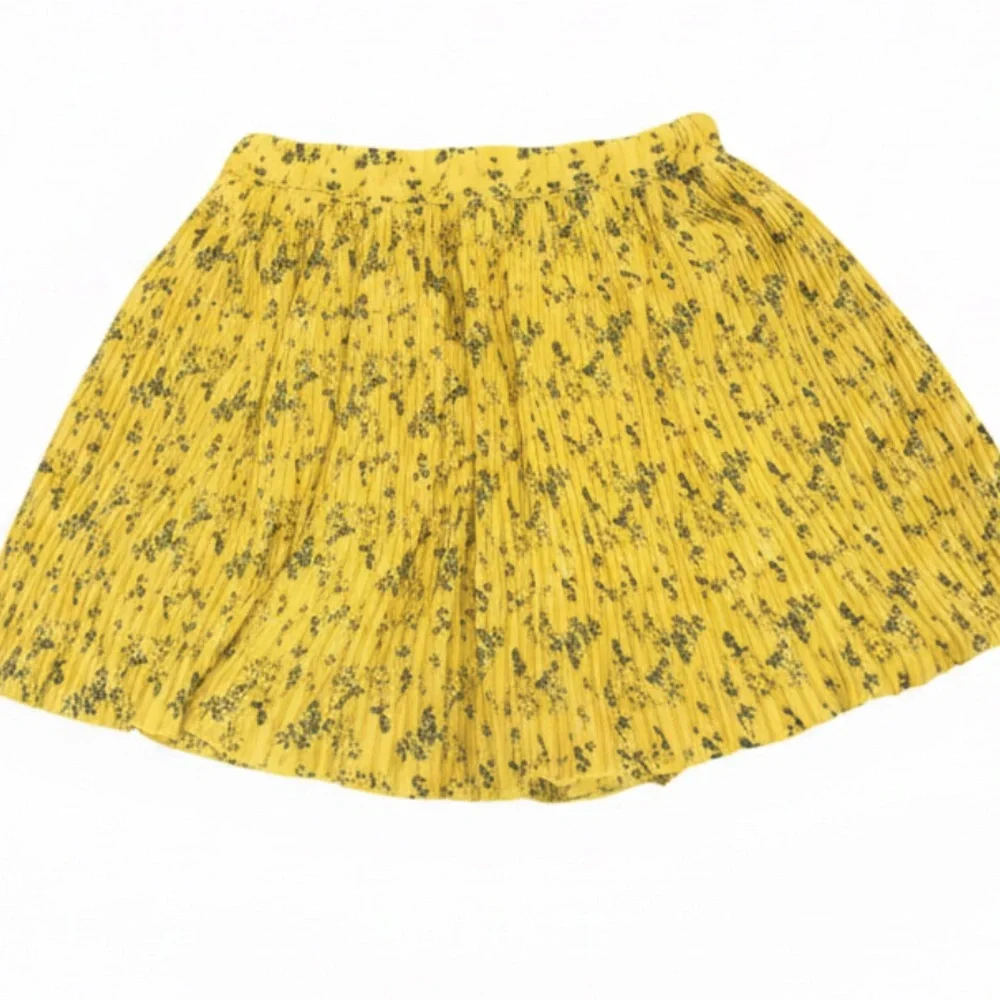 Chelsea & Violet | Women’s Pleated Yellow & Floral Mini Skort | L